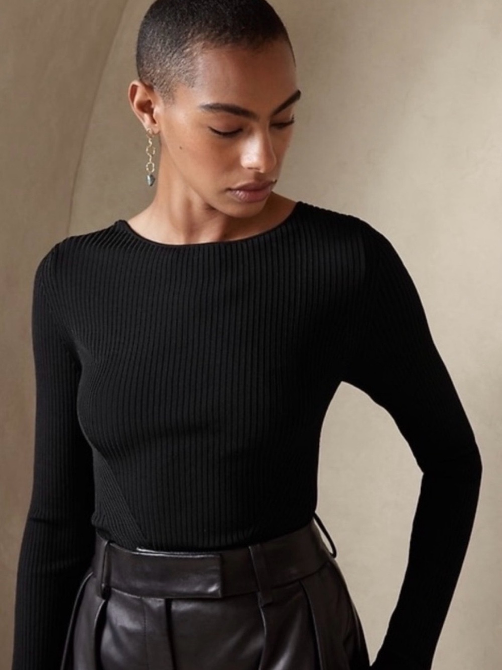 NWT Banana Republic Black Ribbed Bodycon Long Sleeve Scooped Neck Top with Tag